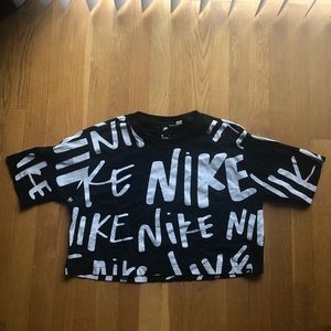 Cropped Nike shirt